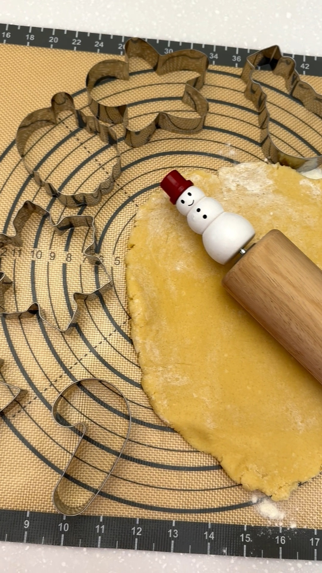 Christmas cookie baking, cookie cutters, snowman rolling pin, Target home

#LTKHoliday #LTKHome #LTKFindsUnder50