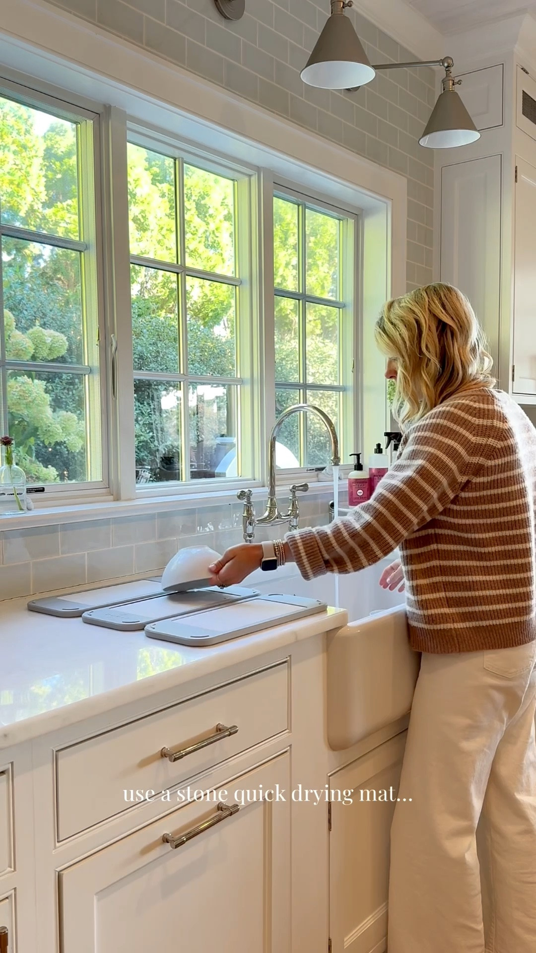 Two easy swaps to keep your kitchen counters clear ✨
1️⃣ Use a stone quick-drying mat that can be put away when not in use
2️⃣ Use a basket to conceal all the chargers and cords

Comment Link for the ones we’re using!

kitchen organization declutter organize clean counters 
