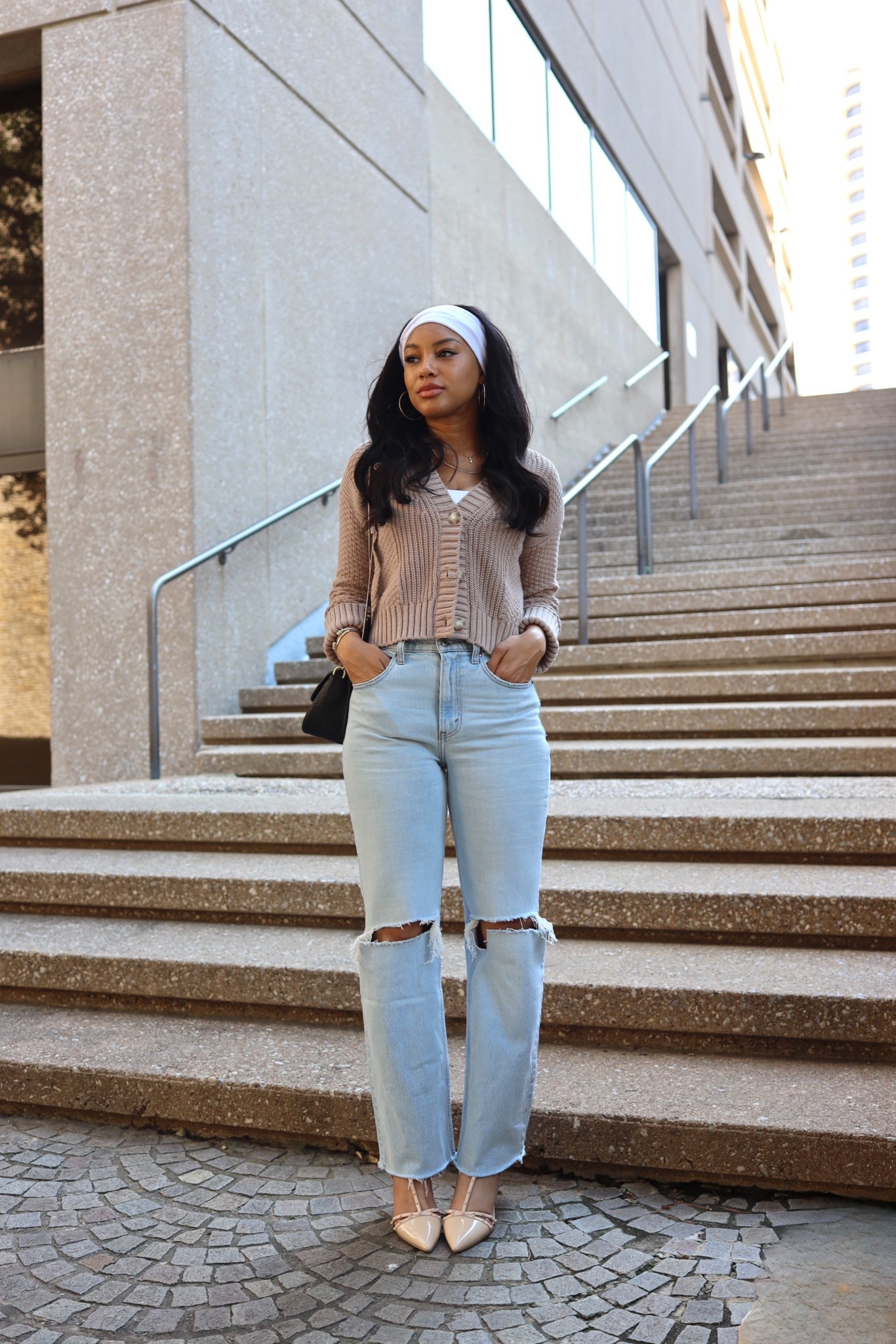 LAST DAY for 30-50% off ALL Abercrombie jeans + 20% off everything else 😩😩😩 wearing size 26 Regular in 90s relaxed jeans (I usually order the long length) and XS in cardigan 

Abercrombie, distressed knee jeans, fall outfit, chunky cardigan, brown cardigan, oversized cardigan, cozy chic, relaxed jeans, fall denim, high waist

#LTKFindsUnder100 #LTKSaleAlert #LTKStyleTip