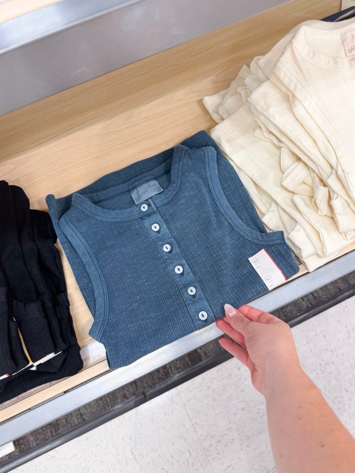 New colors in this best selling tank! 


#target #targetfinds #summerstaples #universalthread #bestsellingtank #newattarget  

 #LTKootd #LTKmomlife #LTKSeasonal