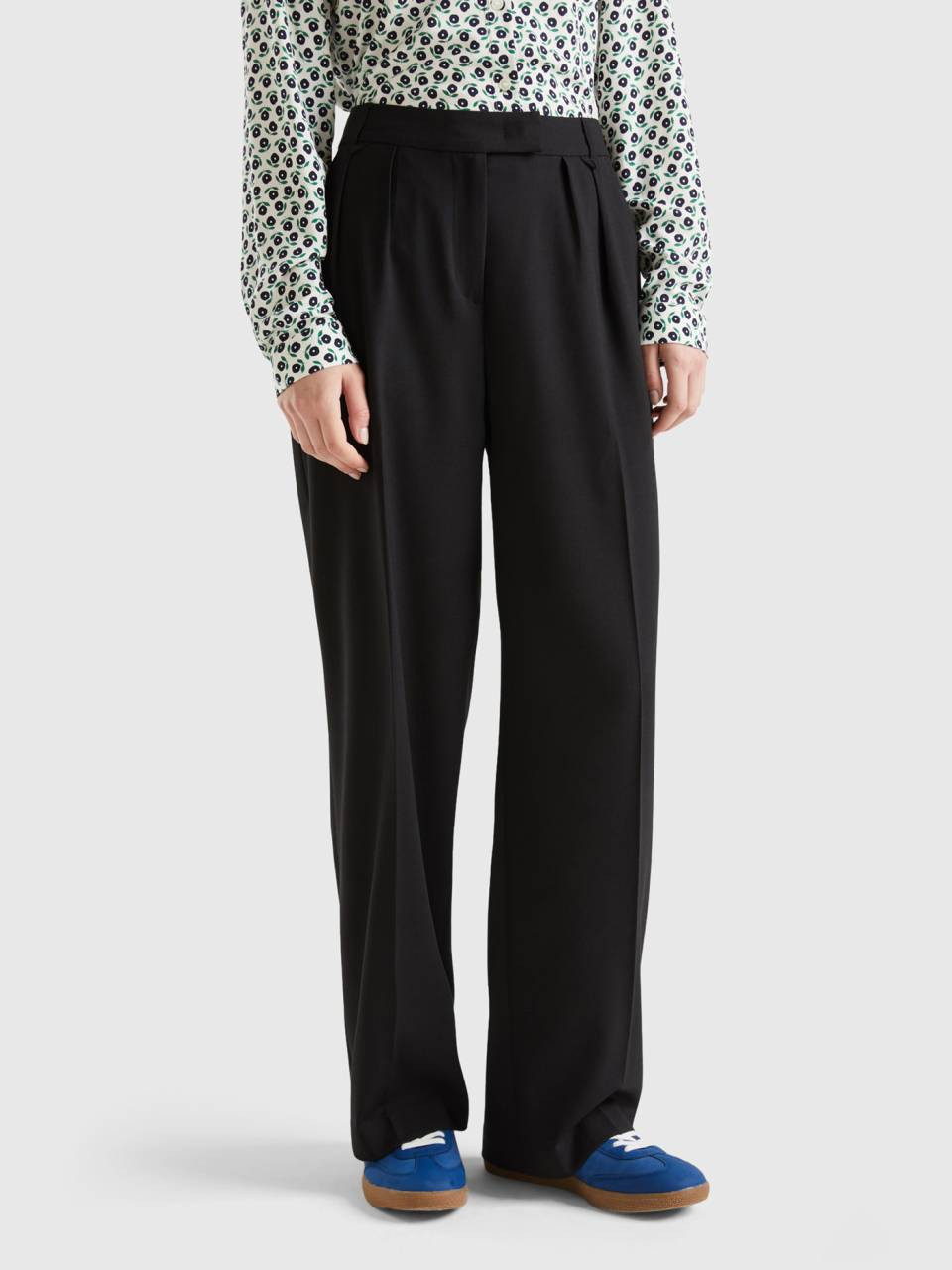 Pantalon fluide avec double plis - Noir | Benetton | Benetton (EU)