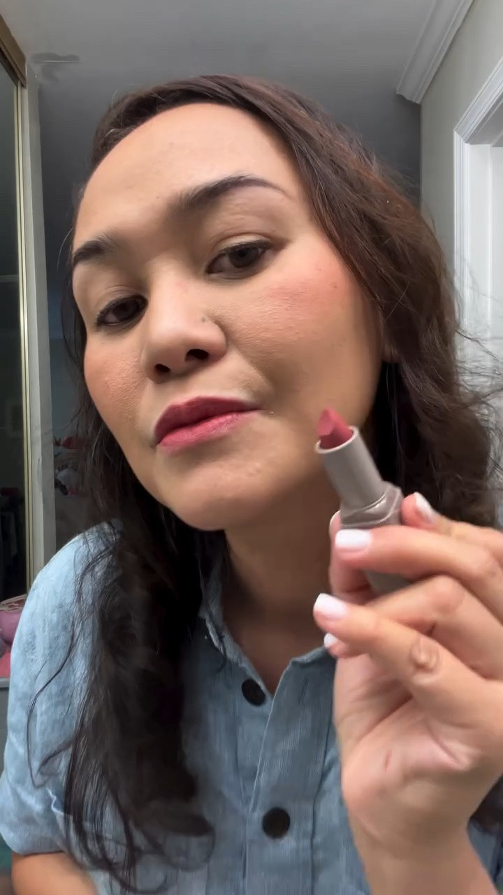 I tried all 10 so you don’t have to.

Not all of these are flattering—especially if you’re dealing with dryness, fine lines, or just want something easy.

✔️ lightweight + hydrating (actually comfortable)
✔️ better than traditional matte
❌ but some shades NEED liner or they’ll wash you out

I’m only keeping a few… and those are the ones worth your money.

Comment LINK and I’ll send you my top shades.

#LTKBeauty