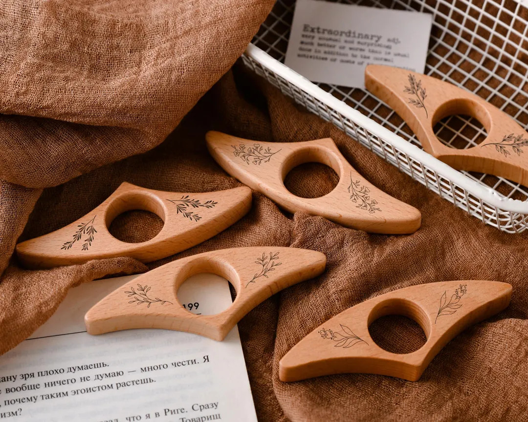 Personalized Thumb Book Page Holder - Customizable Name Bookmark - Thumb Reading Wood Ring - Hand... | Etsy (US)