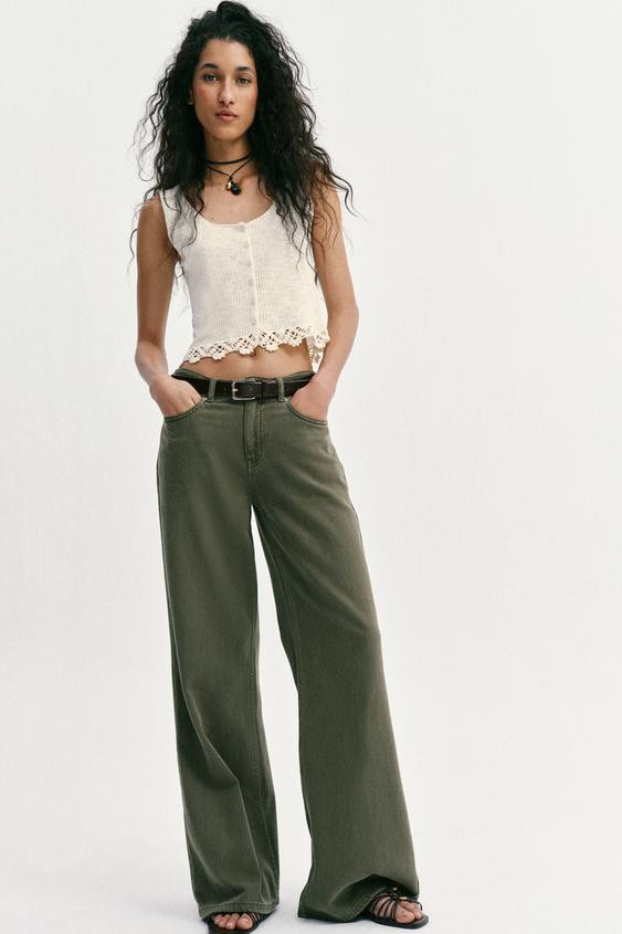 Sleeveless top with a round neckline. Hem with combined crochet fabric. Front buttons. | Zara UK