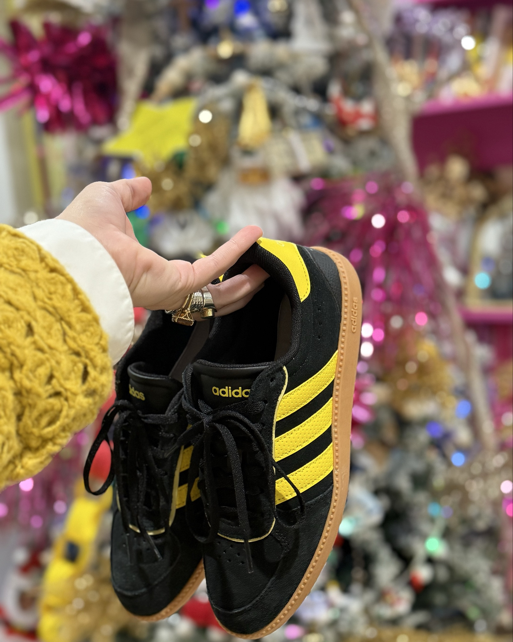 The perfect mom sneaker. Wore these cuties tonight and there’s still a few sizes left! 

#adidas #momfit #comfy #athleisure

#LTKMidsize #LTKootd #LTKmomlife