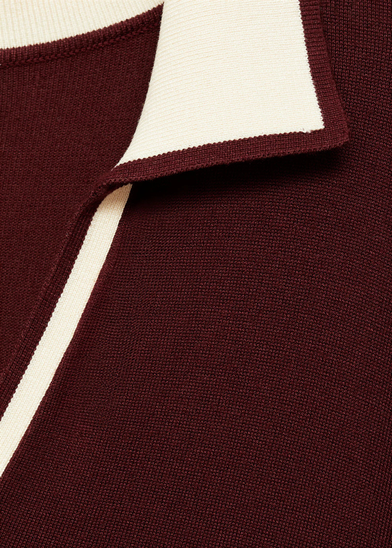 Two welt pockets with button at the rear | MANGO (UK)