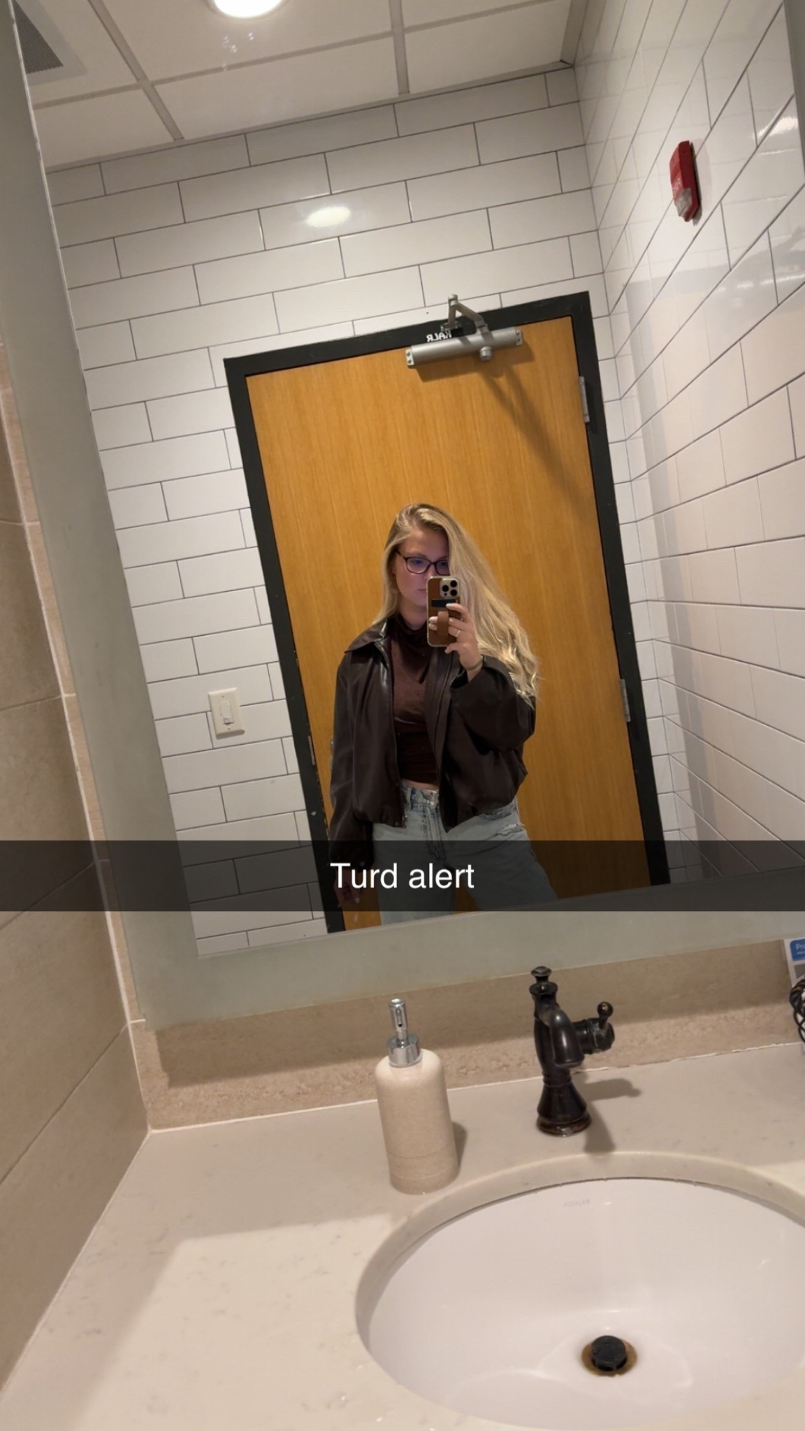 Brown fit check 

Fashion pass code: HANNAH127W 2 months for $59/mo vs $125/mo 

Jacket size medium 
Shirt size medium 
Jeans size 6 short 
Boots size 7.5 

#LTKTravel #LTKmomlife #LTKootd