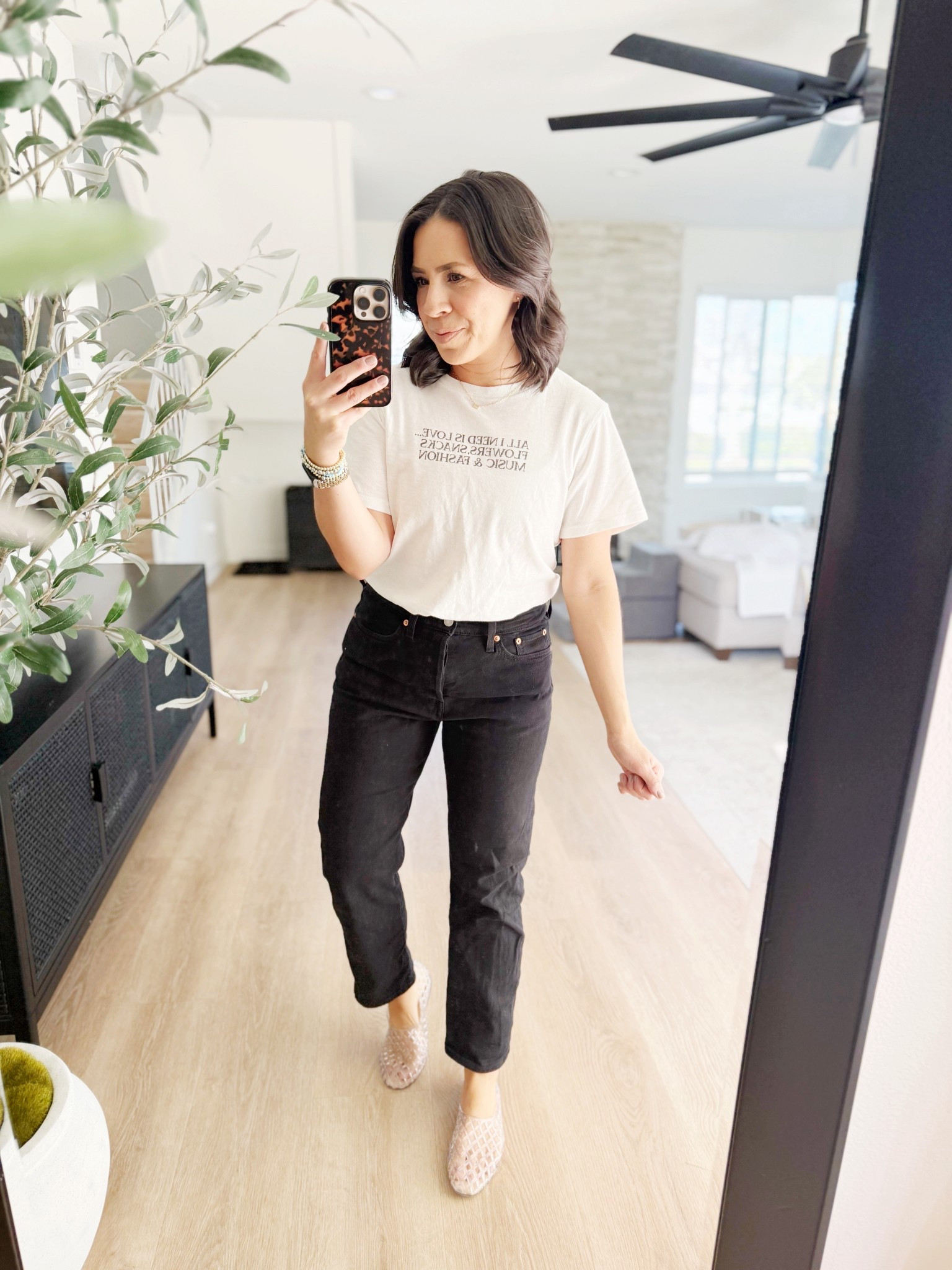 ootd 3.9.26

Top - small
Jeans - sized up 1

#LTKOver40 #LTKootd #LTKPetite