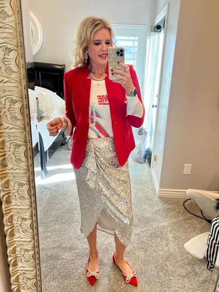 Style tip✔️
NYE Church outfit…

Mixing sparkle with everyday graphic tee (any one will do that matches) 
This one is David Bowie by Junkfood brand old

Red notch blazer (tts and comes in several colors) A MUST have  staple/wardrobe builder) 
Save 10% off with code DARCY10

Sequin skirt (any sequins skirt or pant will do) this one is express and sold out I believe. I’ll link similar pieces and options✨

Red ballet flat with bling bow $30 tts
(Great for Valentine’s Day )

Mixed metal and rhinestone jewelry pieces✨🍾

White long sleeve body suit Pumiey (tts) needed the layer for warmth 


#LTKparties #LTKGiftGuide #LTKsalealert