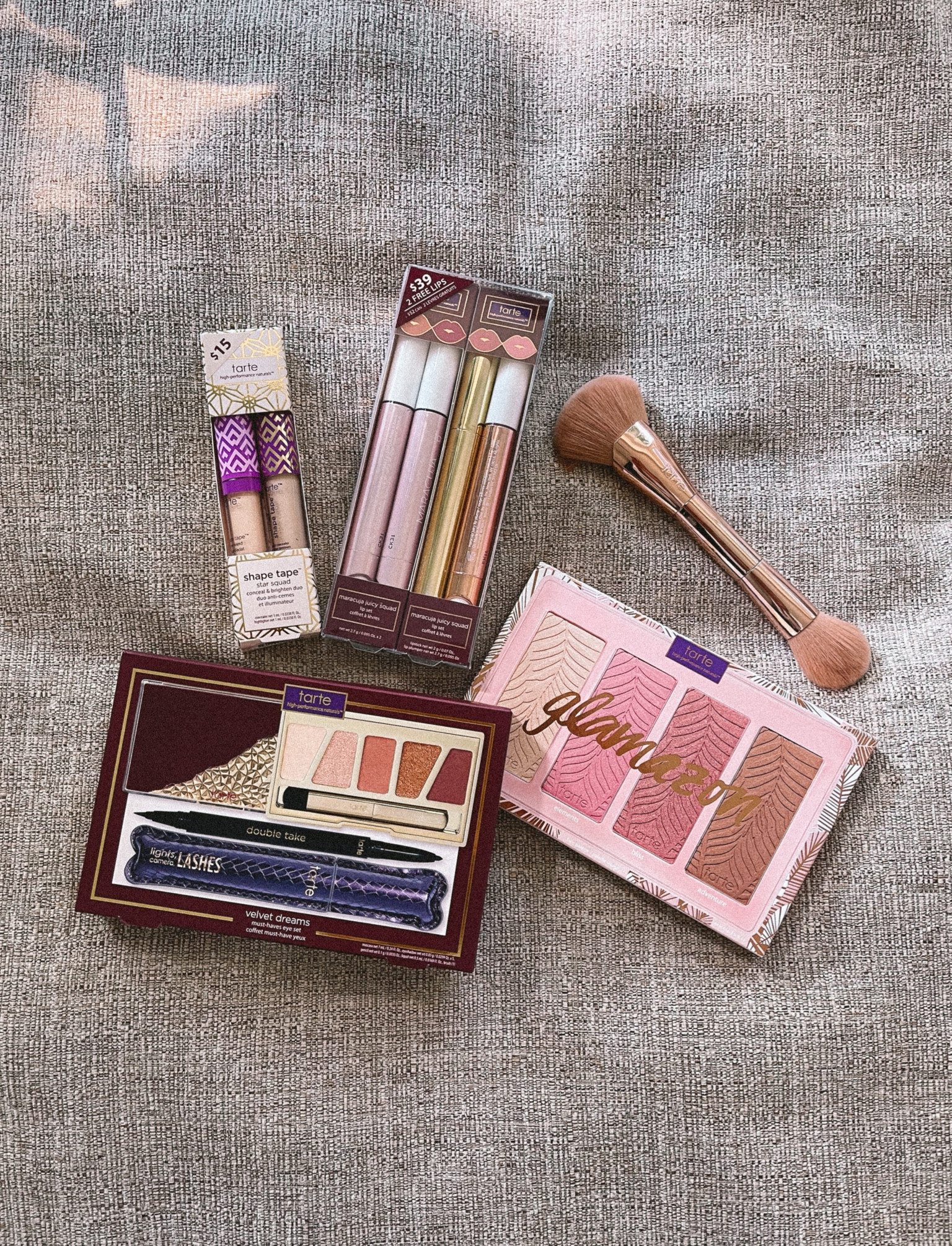 Full face Tarte holiday makeup kit for a great price. 

#fallbeauty 
#fallfashion
#falloutfits
#fall
#tarteholiday
#holidaylooks 

#LTKbeauty #LTKSale #LTKSeasonal