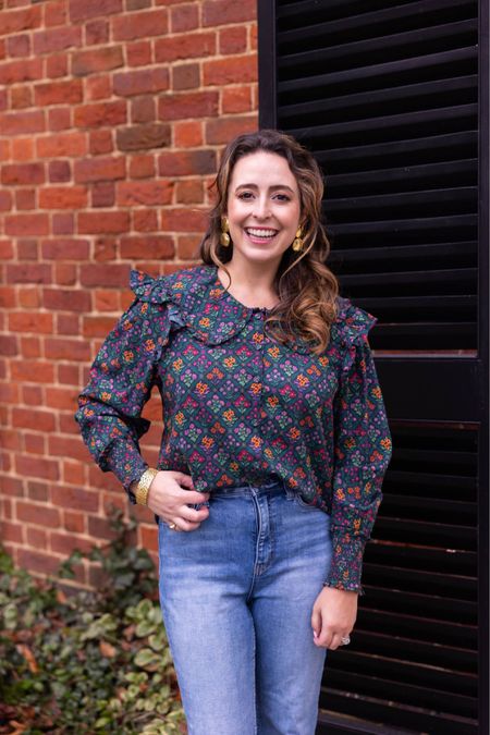 Winter florals 💐 I love the collar details on this blouse 