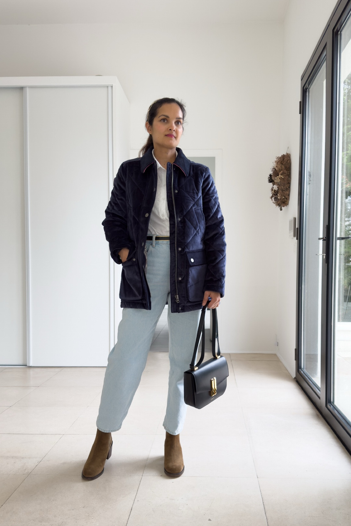 Veste velours marine Boden 
Chemise C’est Beau La Vie
Jean Le Mum Sezane 
Bottines Chelsea Boden 
Sac The Vancouver Demellier 
Certains liens sont affiliés 

#LTKautumn #LTKeurope #LTKfrance
