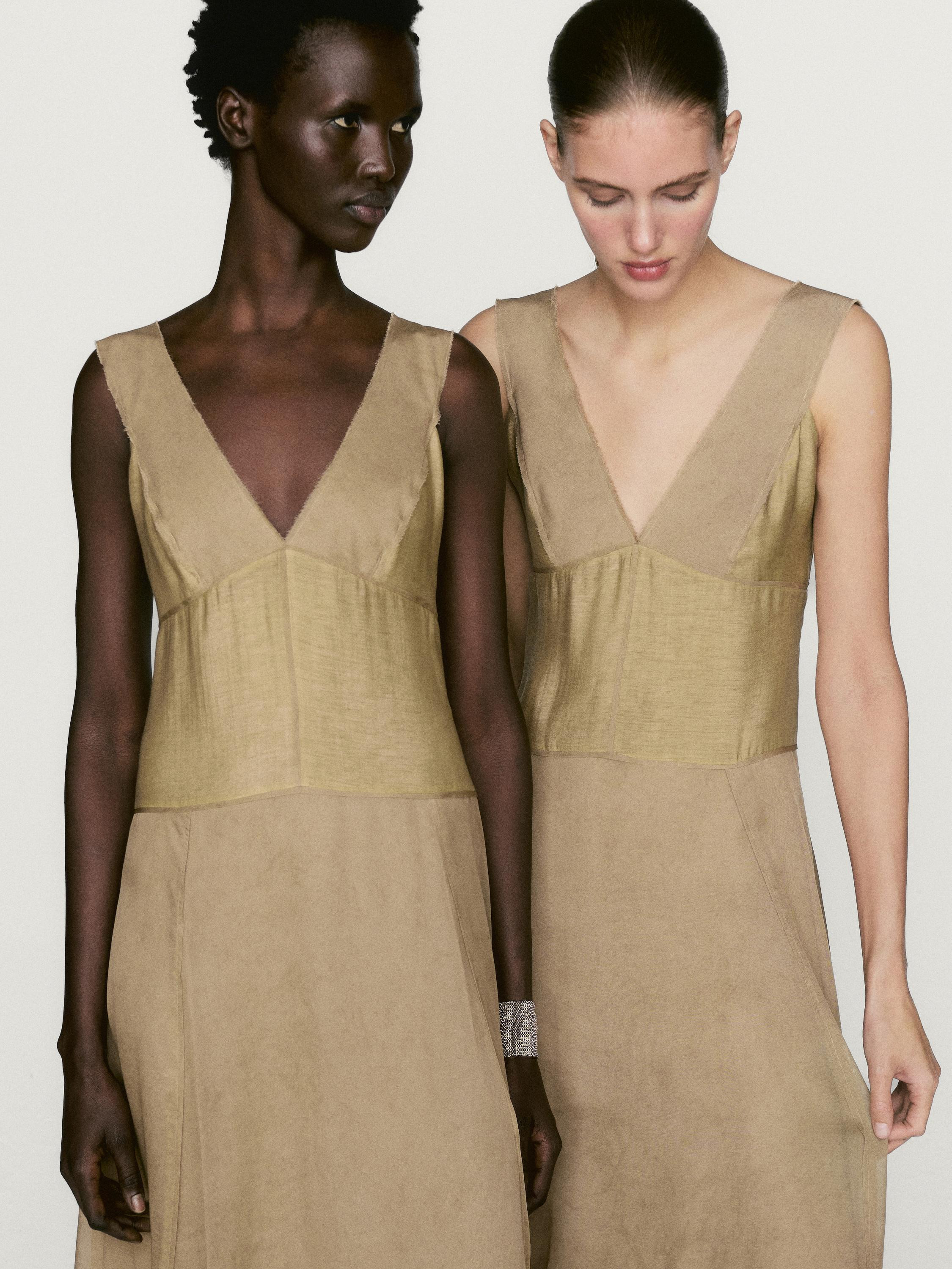 NEW INLong flowing V-neck dress
    
 $190.00  Add to basket  SELECT SIZE | Massimo Dutti US