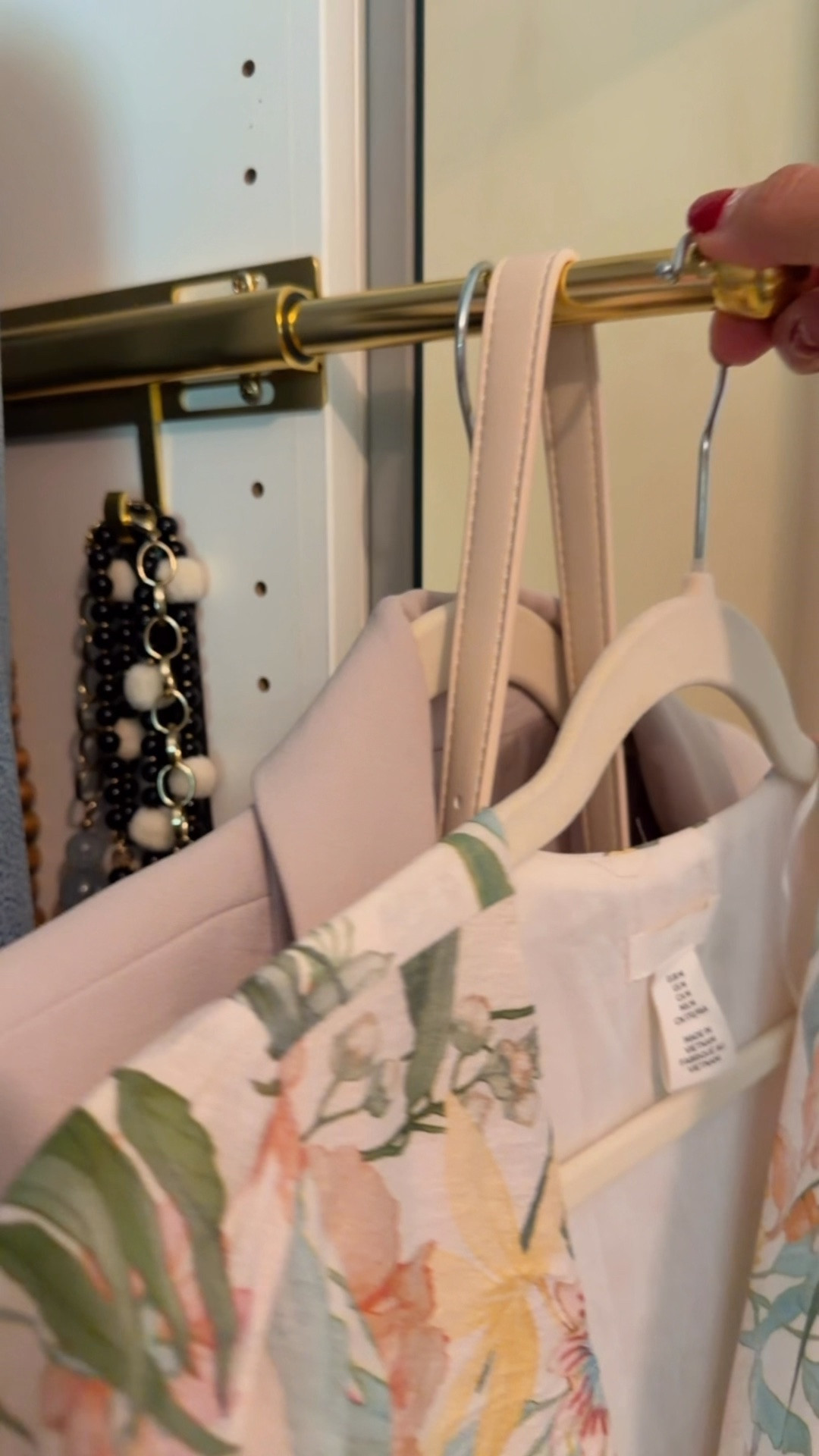 Very important and cute closet gadget! 
Me encanta así dejo los outfits listos afuera para el día siguiente o simplemente algo que me quiera poner ✨👌🏻
.
. También trae ganchitos para los accesorios. Ya sea collares o correas 

#closetorganization

#LTKSeasonal #LTKHome