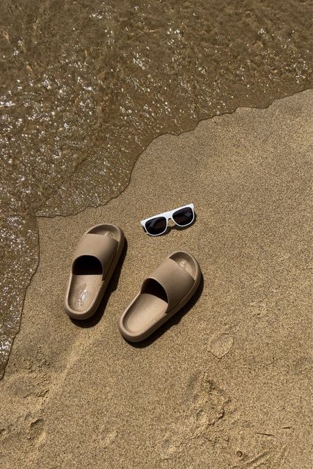 Beige Beach Slippers | 📍cabo san lucas, mexico 🇲🇽

#LTKSeasonal #LTKtravel #LTKswim