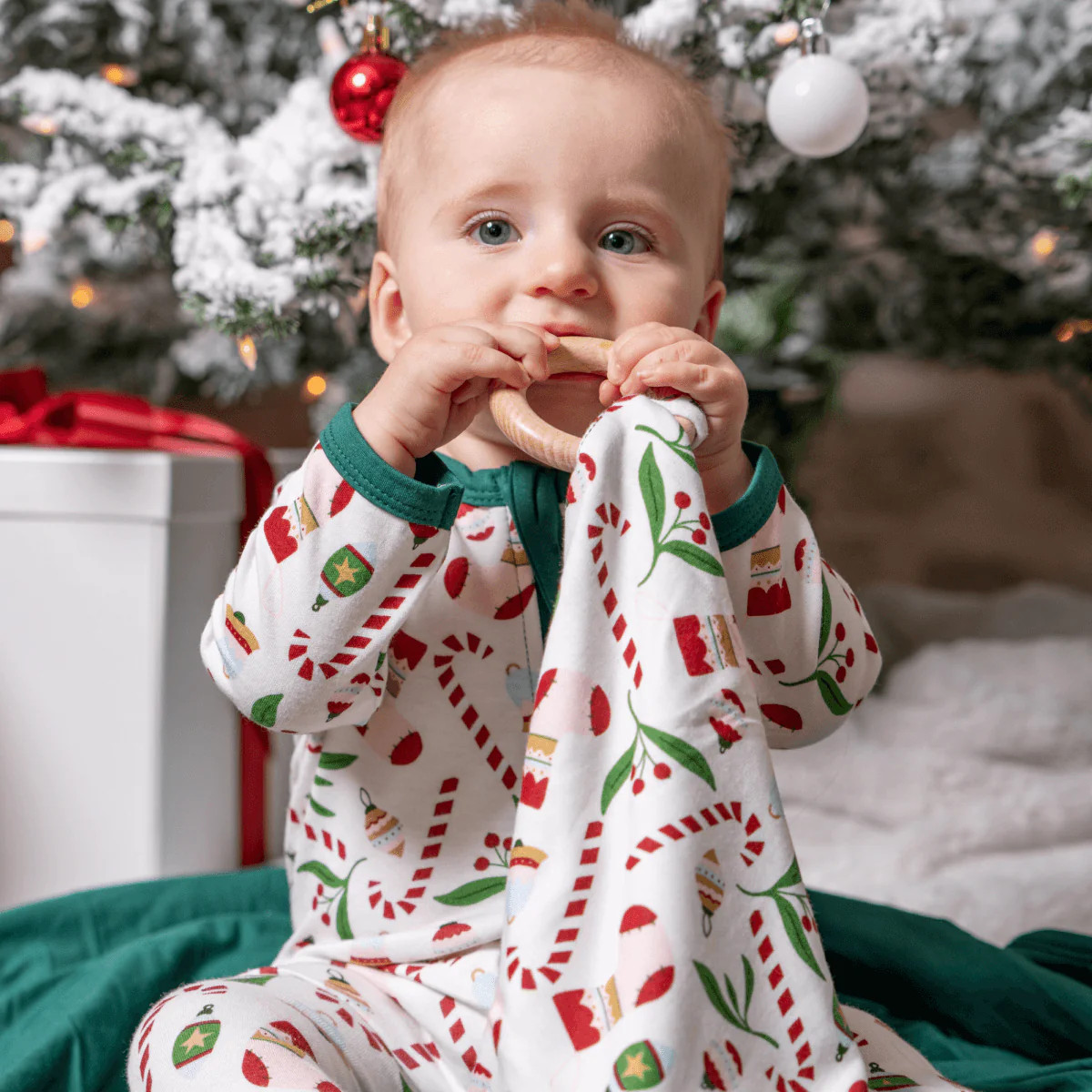 Bamboo Lovey w/ Teething Ring | Dreamland Baby