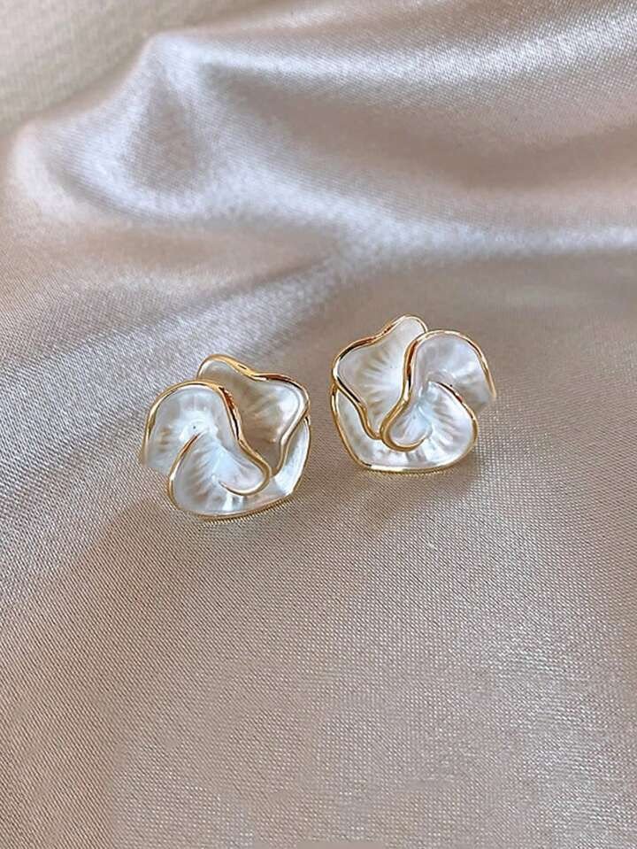 1 Pair Asymmetrical Niche Camellia Earrings, High-End Fashionable French Flower Earrings For Wome... | SHEIN