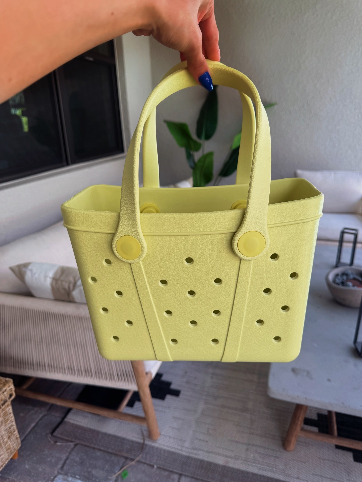 Love these cute bags that are perfect for end of year teacher gifts, summer baskets or Easter baskets for your littles! 