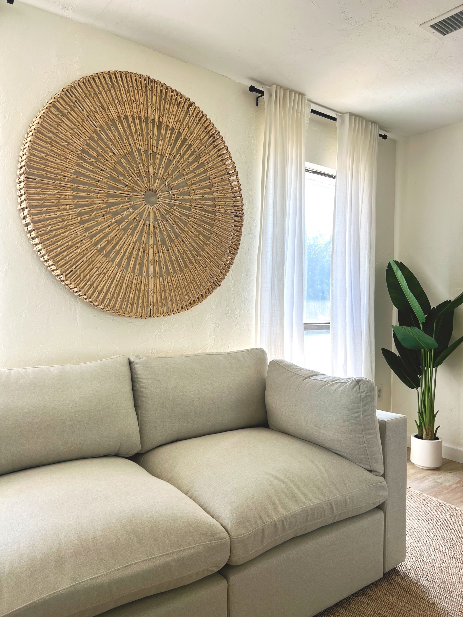 Modern neutral living room decor

#coastalmodern
#neutralhome

#LTKHome