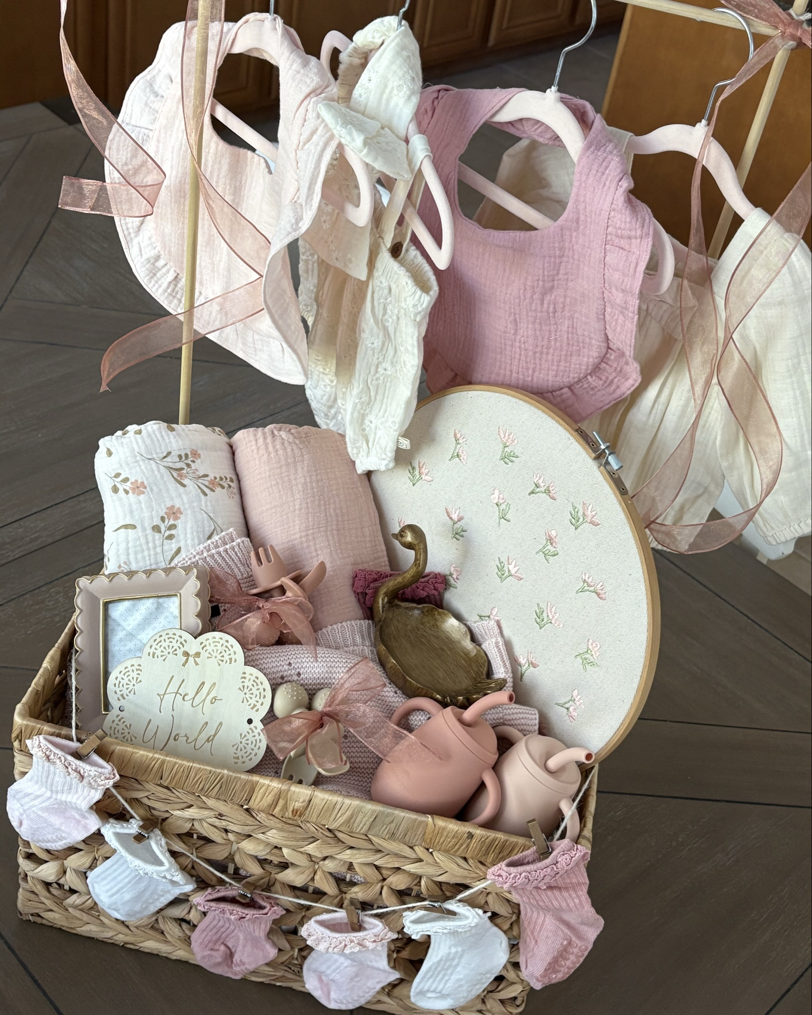 BABY SHOWER CLOSET GIFT 🩷💫🍼👶🏼

Sourced these items from Hobby Lobby, Target, Amazon, and Home Goods!! Linked everything I bought + similar items!!! 

#babyshower #babyshowergift 