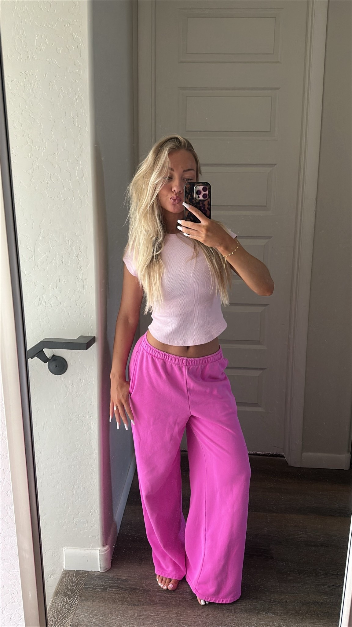 top: XS
pants: XS petite