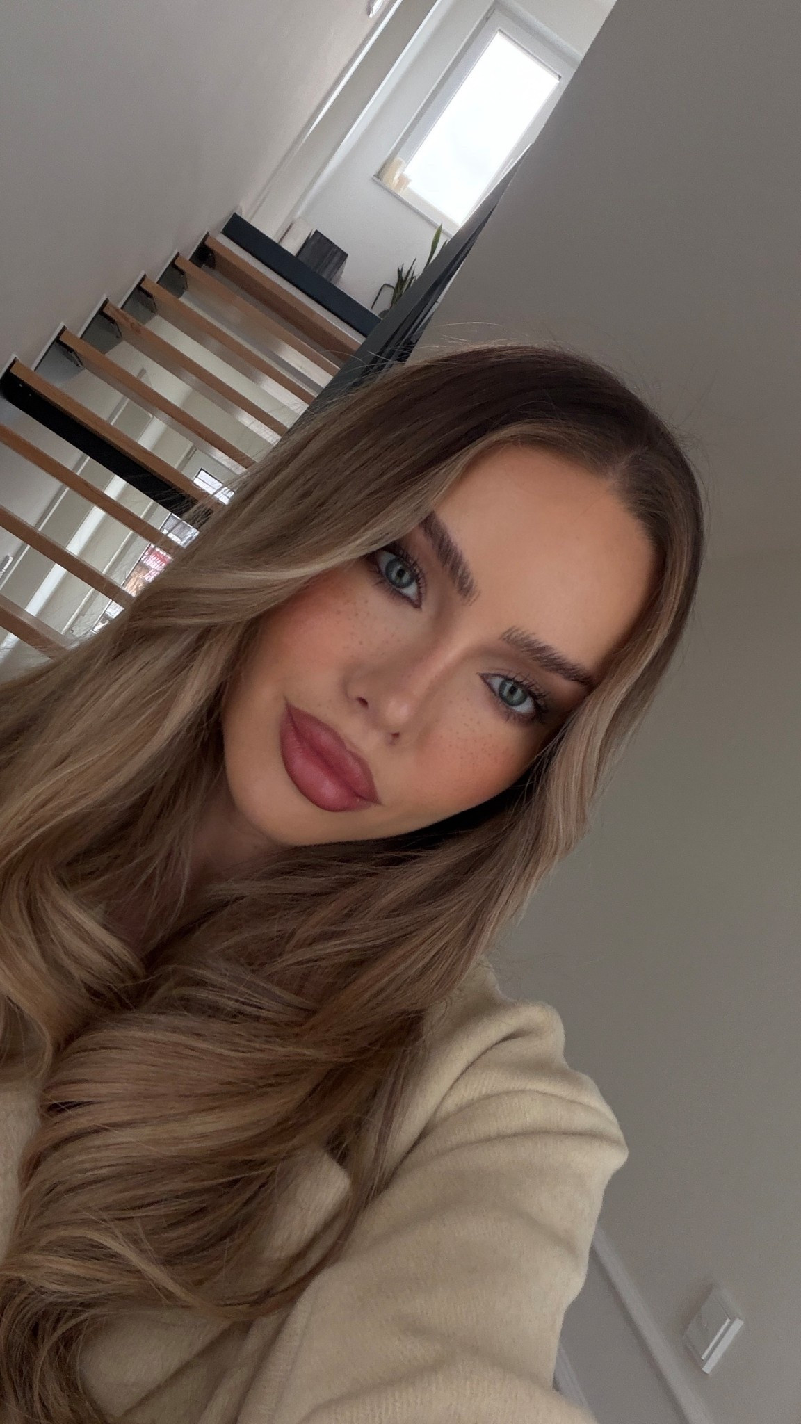 Smoky-Eyes Baddie Make-up 🖤✨
Alle Produkte, die ich für diesen Look verwendet habe, sind unten verlinkt.

#LTKdeutschland #LTKbeauty #LTKeurope