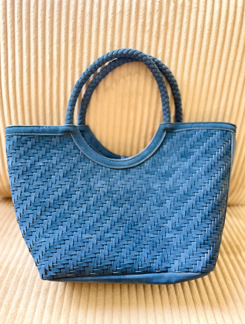 This cute bag comes in so many colorways!! 

 #LTKmomlife