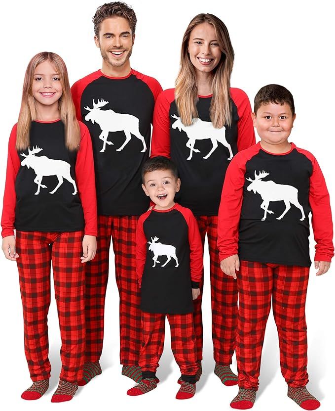 Rnxrbb Christmas Family Pajamas Matching Sets,Christmas Pjs for family with Christmas Socks | Amazon (US)