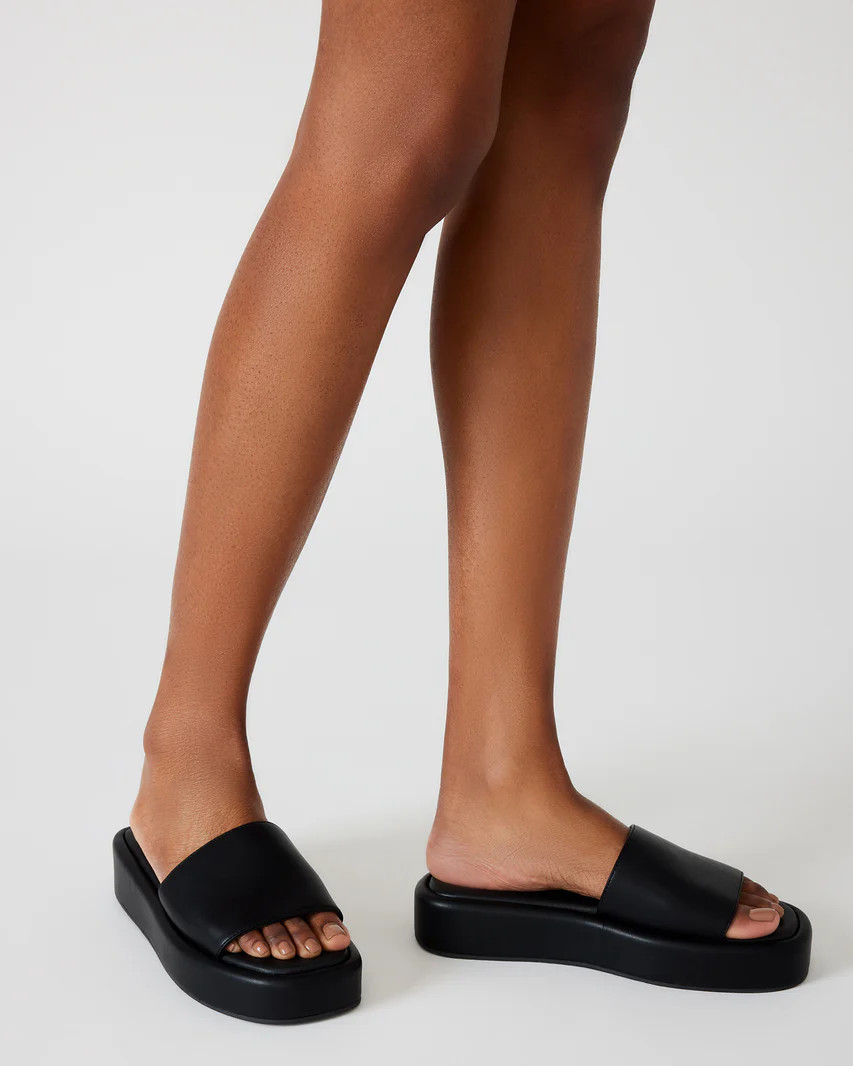 BEACHY Black/Black Platform Slide Sandal | Women's Sandals | Steve Madden (US)