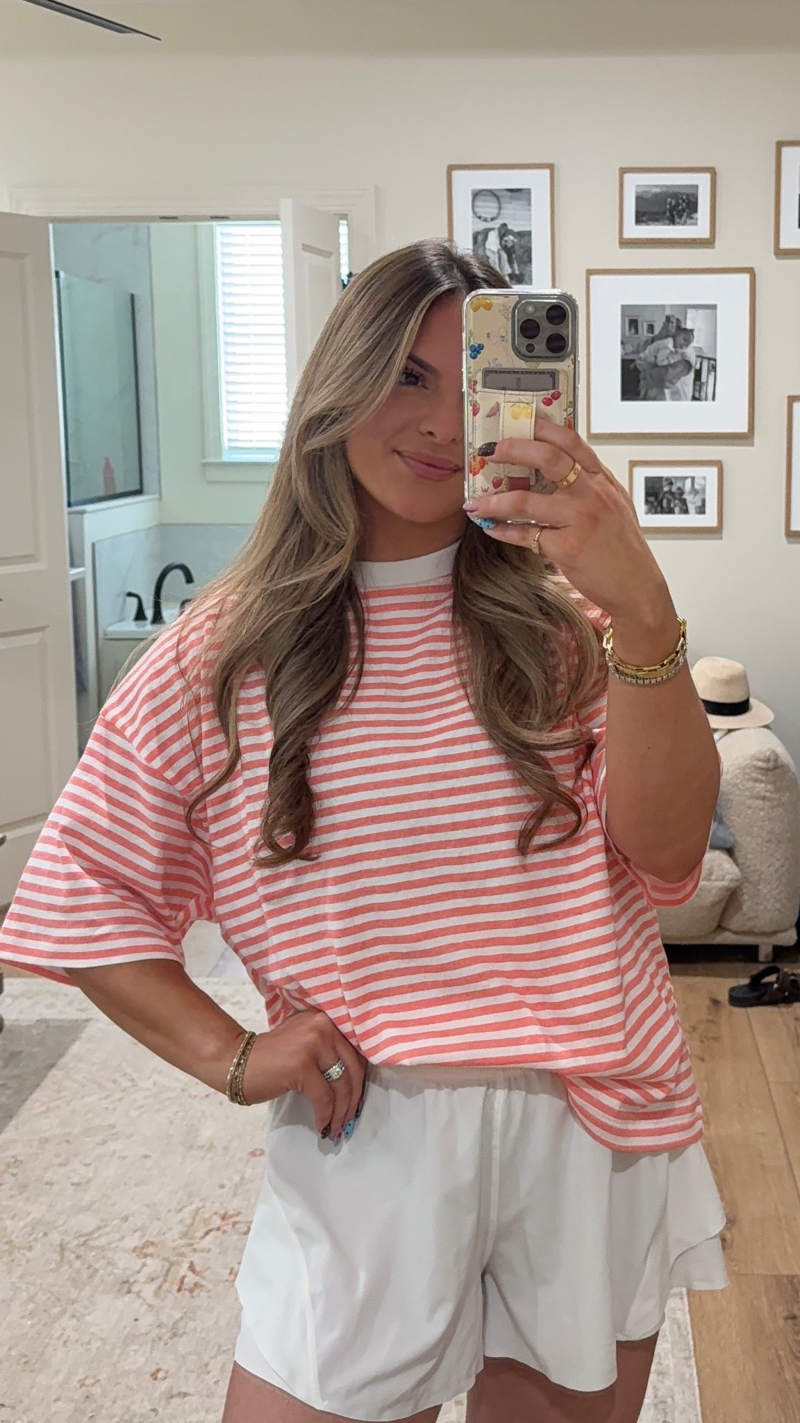 Medium in the top. Runs very oversized!

#LTKmomlife #LTKdayinmylife #LTKootd