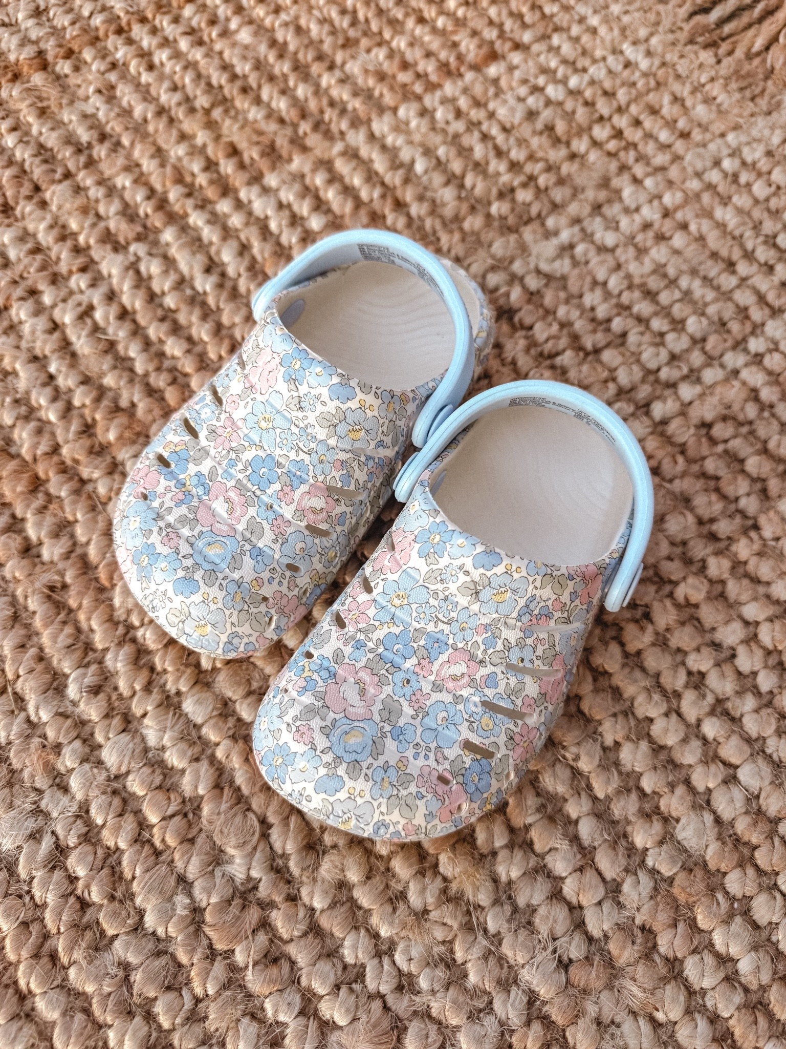 Cutest $10 toddler shoes I’ve ever seen

#LTKSaleAlert #LTKBaby #LTKKids
