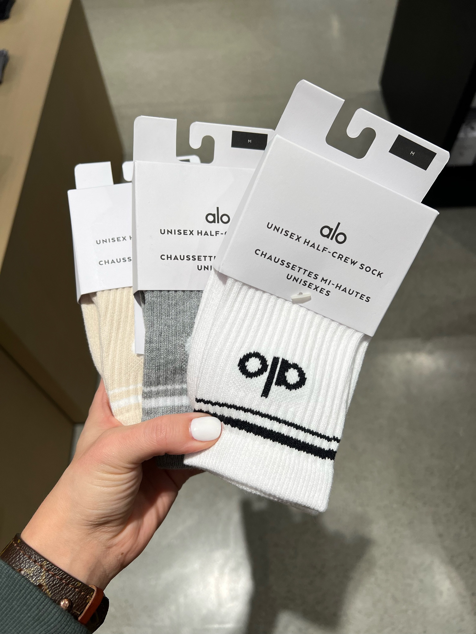 Alo socks 30% off
All sale finds 

#LTKGiftGuide #LTKfindsunder100 #LTKsalealert