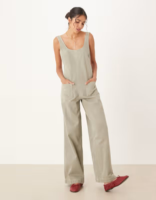 ASOS DESIGN - Denim tuinbroek-jumpsuit met gekruiste achterkant in kaki | ASOS (Global)