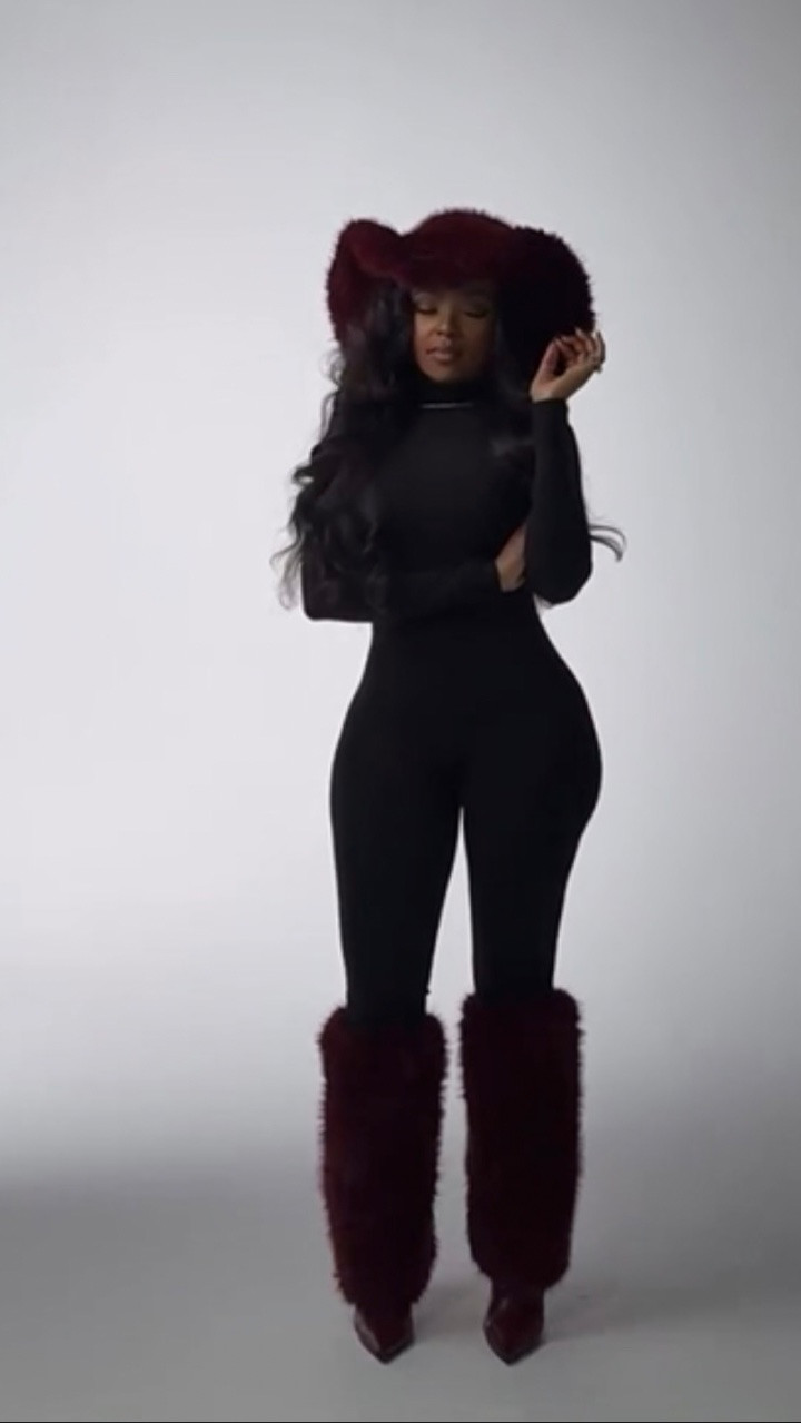 BURGUNDY SEASON 🍷

An all-black fitted look with burgundy faux-fur accessories is such a statement for fall and winter. Sleek, sexy and perfect for date night, holiday plans or a night out.

Wearing: Size Small | 5’4” | 140 lbs | 34D-27-40

all black outfit, burgundy accessories, faux fur outfit, fall date night outfit, winter going out outfit, black jumpsuit outfit, monochrome outfit, holiday party outfit, statement accessories, burgundy fall fashion, winter fashion women, petite outfit ideas

📲 Download the FREE LTK app & follow me (@kirasfashionfinds).

#LTKPetite #LTKSeasonal