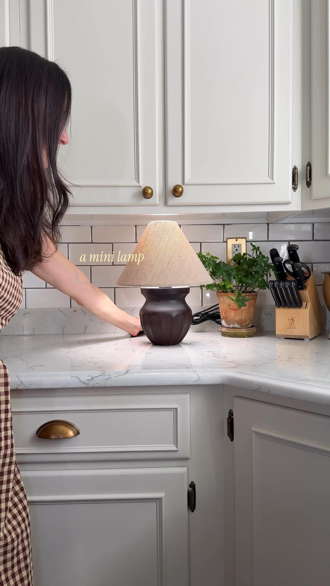 The coziest part of our kitchen…
a tiny lamp 🤍

Soft light > big lights always
and somehow everything feels calm because of it.
This cutie is the Chantelle lamp from @joonloloi new spring collection.