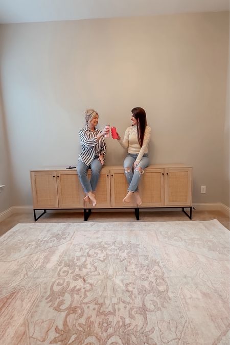 Home office cabinets and new rug. Gold and pink office #wayfair #homeoffice


#LTKhome #LTKsalealert #LTKfindsunder100