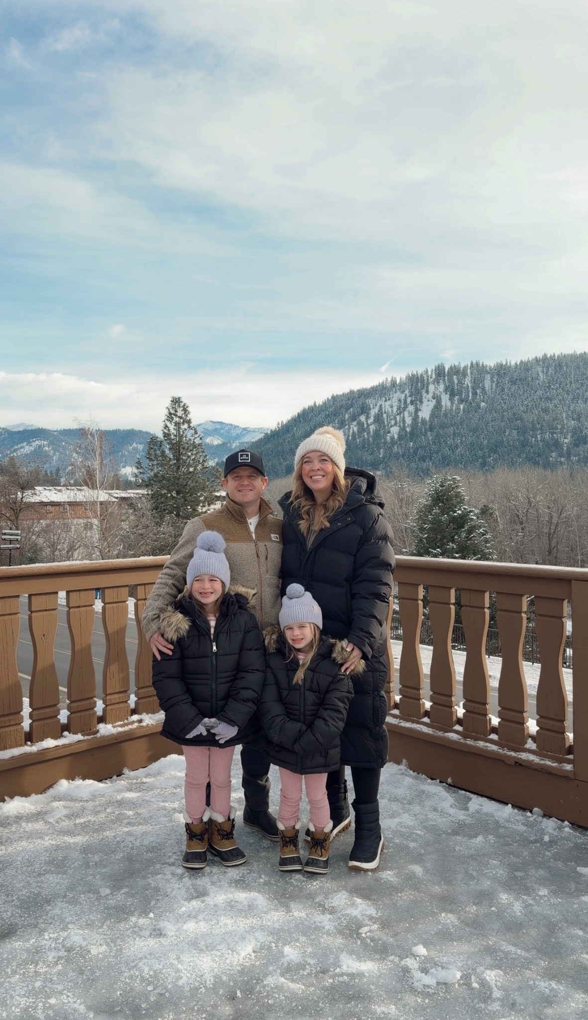 Midsize Winter Outfit ❄️☁️🗻 Coat is on sale but sizes are super limited so I linked a similar one! 

#LTKTravel #LTKMidsize #LTKSeasonal