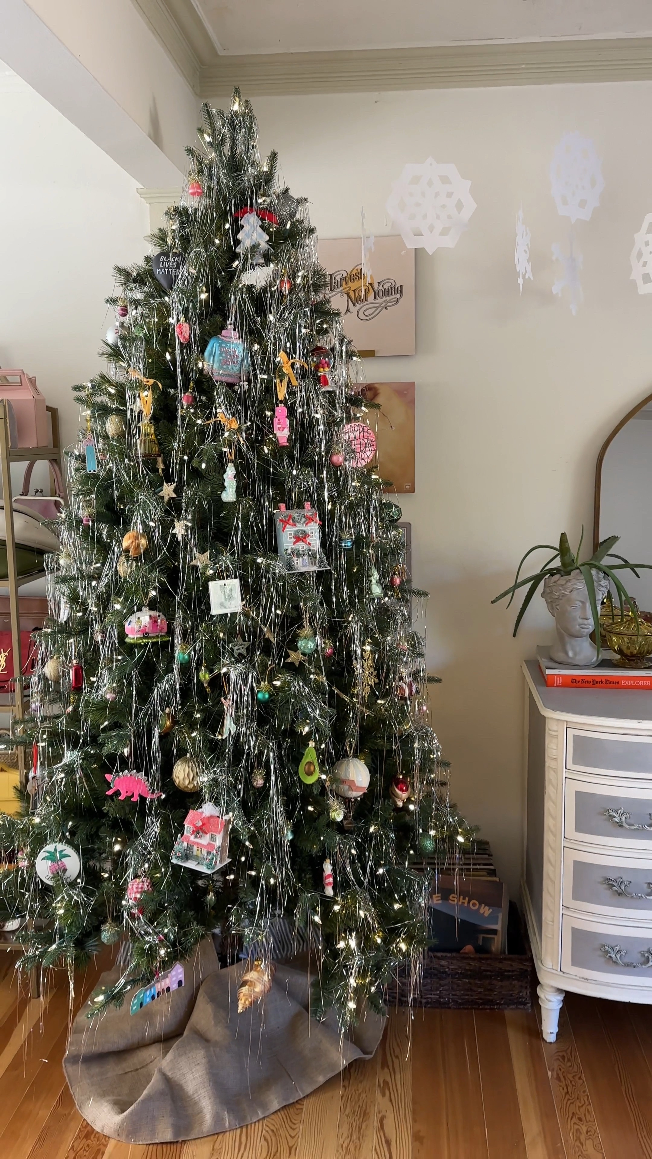 anthropologie pink christmas house candle, Christmas tree ornaments, holiday season decor, for the home, Amazon, budget friendly, food ornaments, colorful decor, Anthropologie, Christmas sweater, gift ideas, holiday mugs, sam's club Member's Mark 9' 1,000 LED Pre-Lit Bristle Fir Christmas Tree, amazon, silver tinsel 


#LTKHoliday #LTKfindsunder100 #LTKGiftGuide