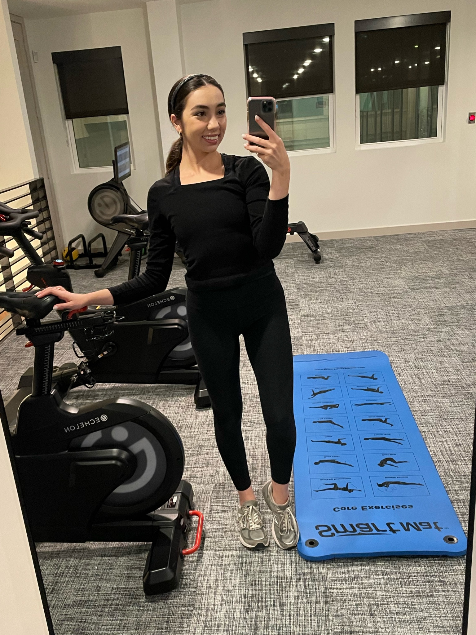 My winter workout outfit! Wearing this old navy top I’ve been living in and my all time favorite beyond yoga space dye leggings!

#LTKfitness #LTKfindsunder100 #LTKfindsunder50