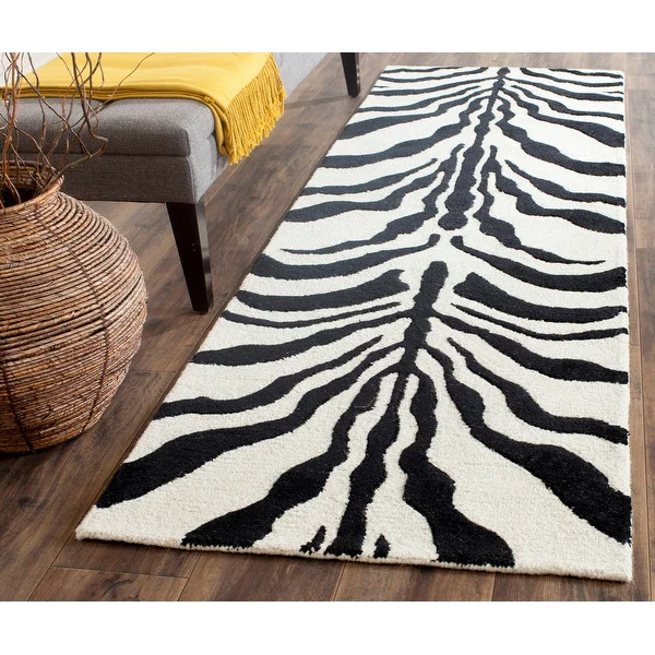 SAFAVIEH Handmade Cambridge Salina Animal Print Wool Rug - 2'6" x 8' Runner - Ivory/Black | Bed Bath & Beyond