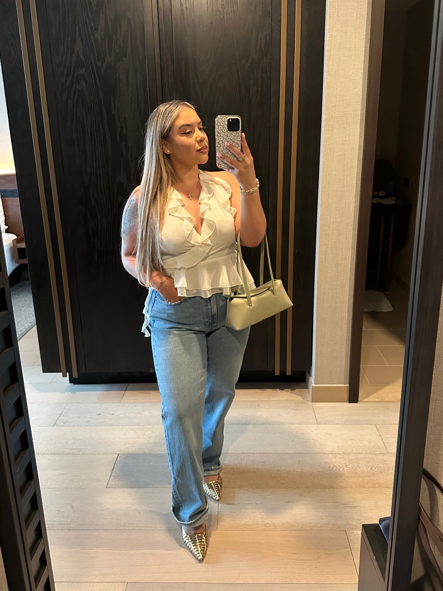 A cute girly brunch/lunch outfit🌷

Jeans: Curve 30 medium tinted 
Top: L 



#LTKMidsize #LTKStyleTip #LTKSeasonal