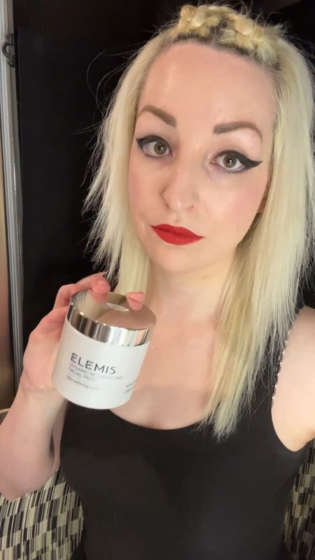 @elemis is now at @sephora 😍🙌🏻 #elemispartner #elemisXSephora 
These are their bestsellers:
🩵 Pro-collagen cleansing balm
🩵 Dynamic resurfacing pads
🩵 Pro-collagen marine cream spf 30

The pro-collagen marine cream is so smooth and feels so good on my skin - look how my skin glows too!✨ Especially now that I’m into my late 20’s I want to have the best anti-aging skincare. #Elemis is a great hydrating and anti-aging skincare brand🙌🏻 #antiagingskincare #sephorafinds 




#LTKbeauty