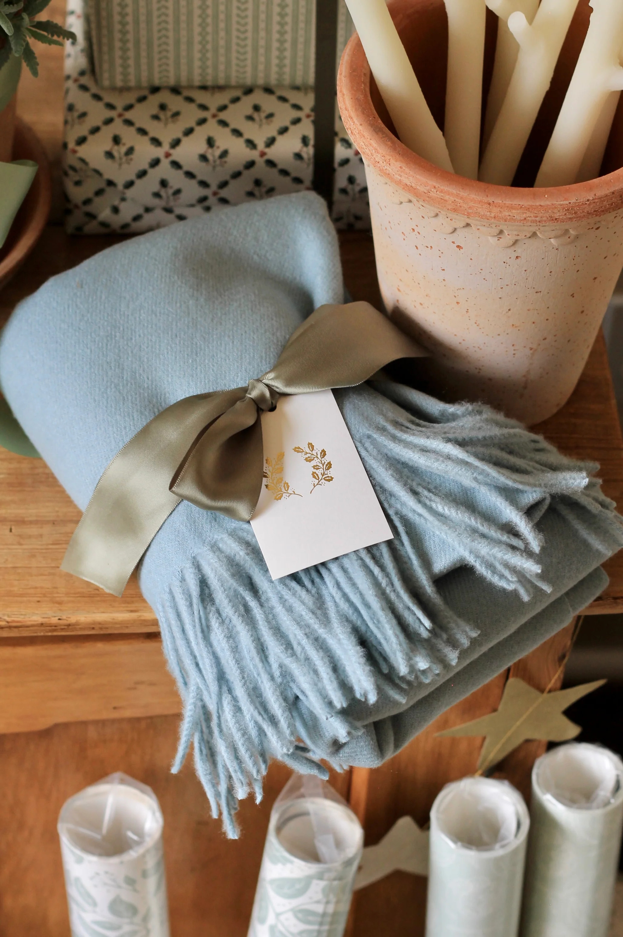 Warm Wraps - English Blue | JSH Home Essentials