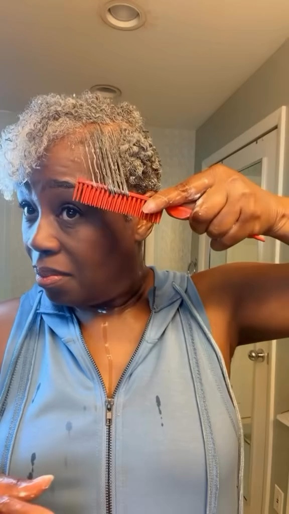 Natural Pixie cut girlies you need this!! A 3 row comb !!