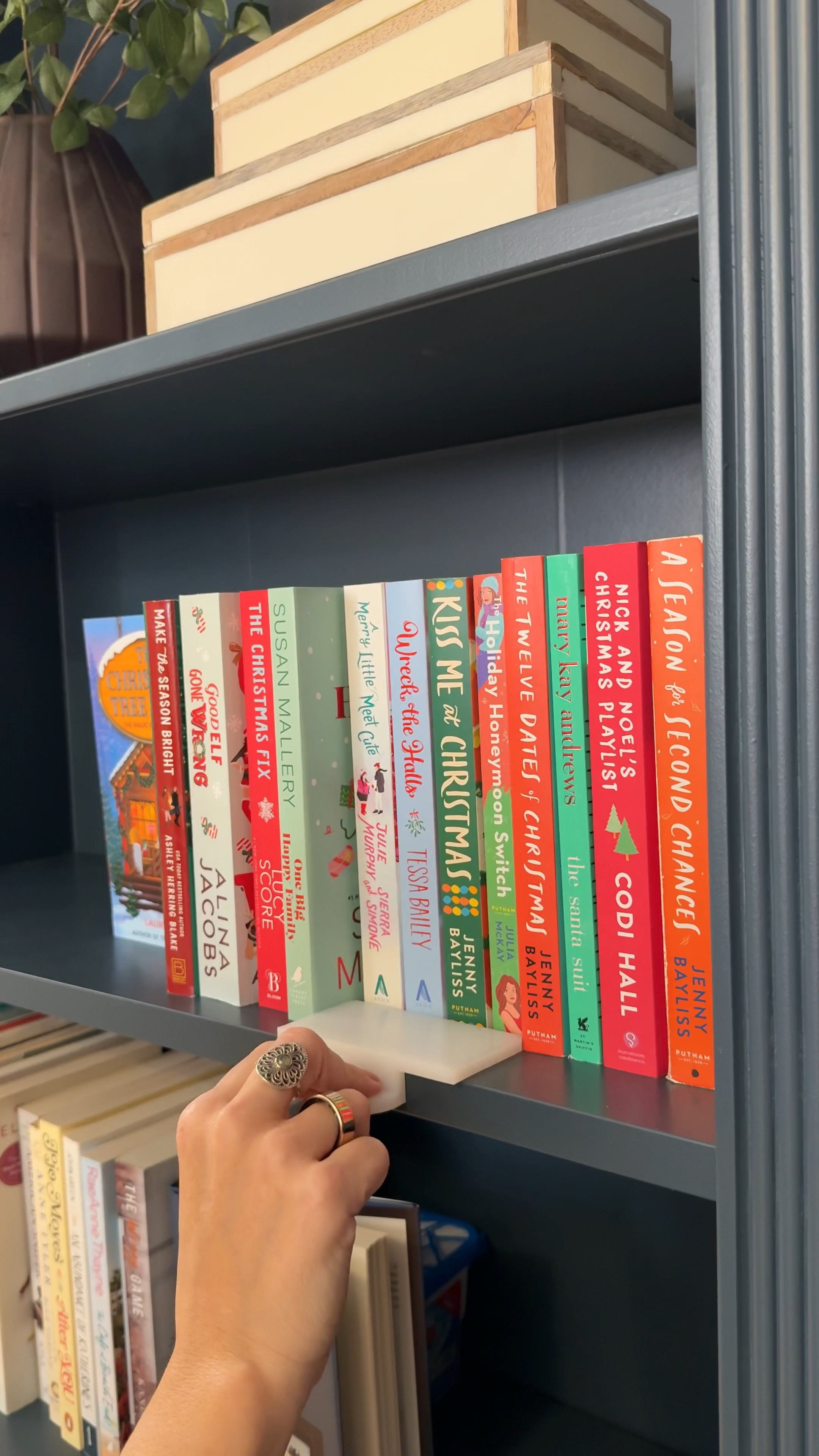 BOOK GIRLIES, you need this! Keep those books even & straight 🙌🏼📚 #books #booktok #bookstagram 

#LTKHome #LTKSeasonal #LTKVideo