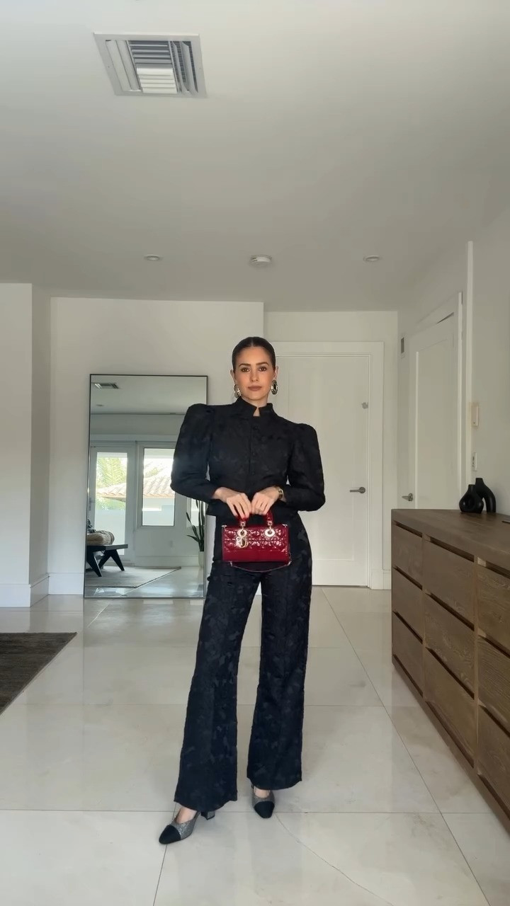 Hosting Merry Christmas eve ❤️ Feliz Navidad a todos los que celebramos hoy!!! 🎄💃🏼 

 