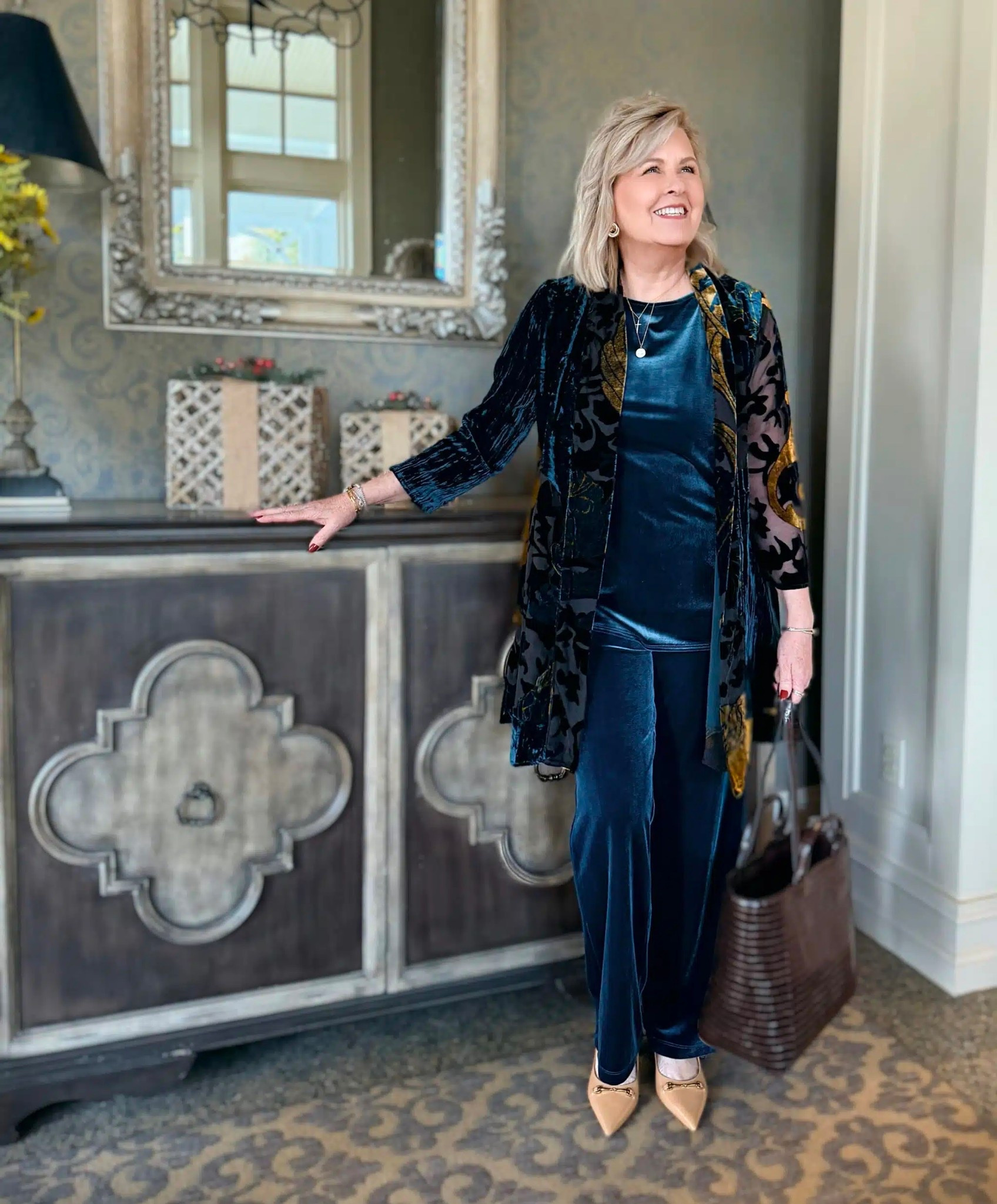 Gorgeous holiday outfit idea that will work all Winter long! My velvet tank, pants and kimono are all size 1. 

#LTKHoliday #LTKSeasonal #LTKWorkwear