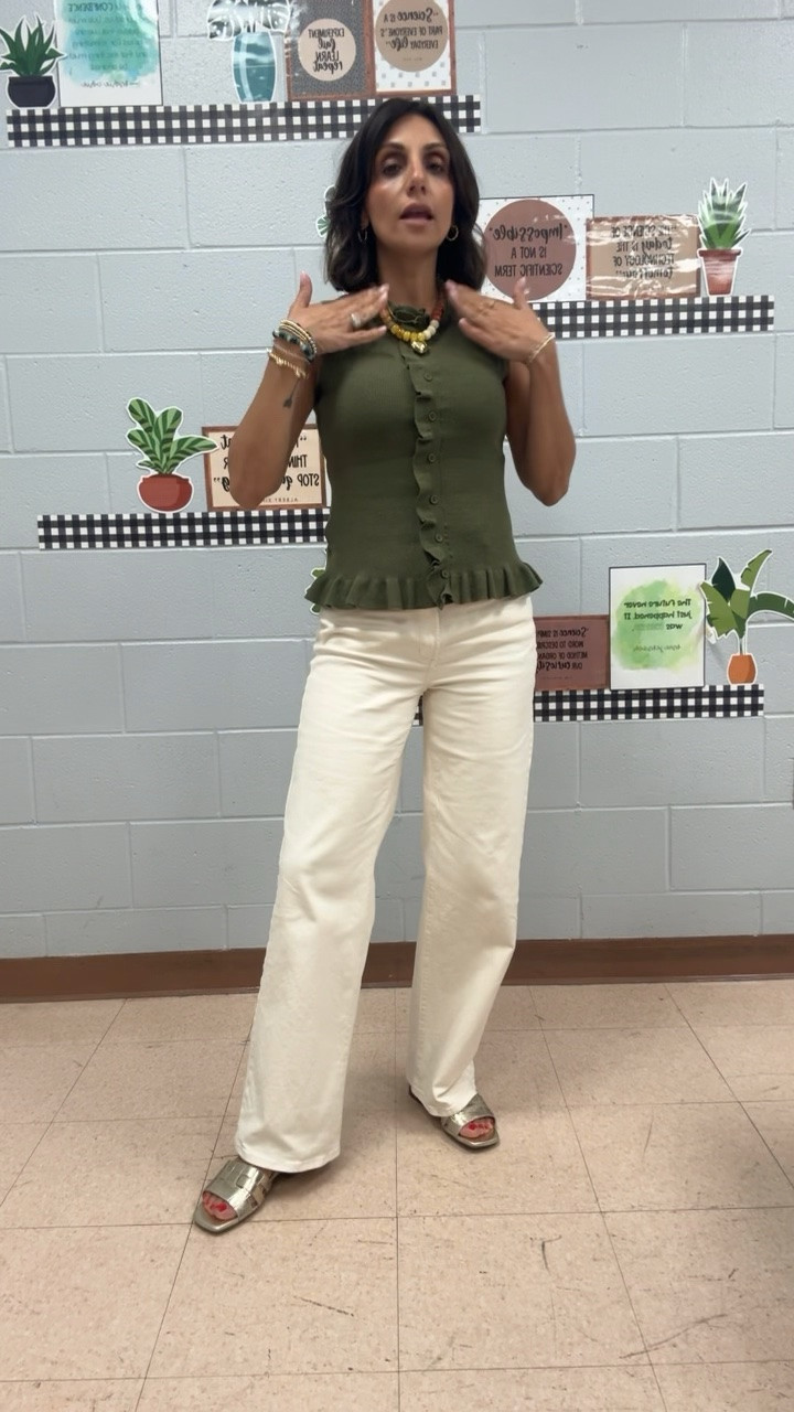 Teacher ootd
Amazon top size small 
Loft jeans size 26
@easyspirit sandals TTS

#LTKootd