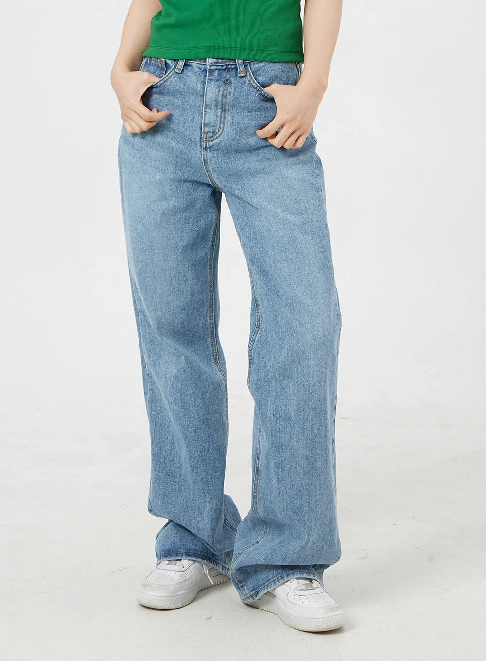 Mid-Wash Wide Jeans OM327 | Lewkin