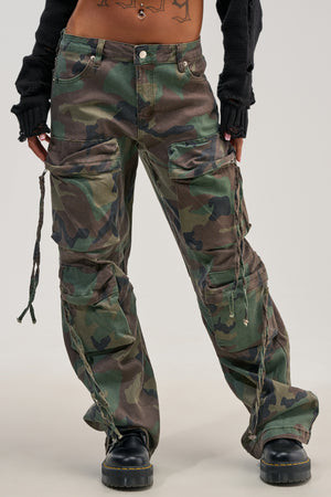 AKIRA Take Me Down Camo Cargo Pants | Size Small | AKIRA